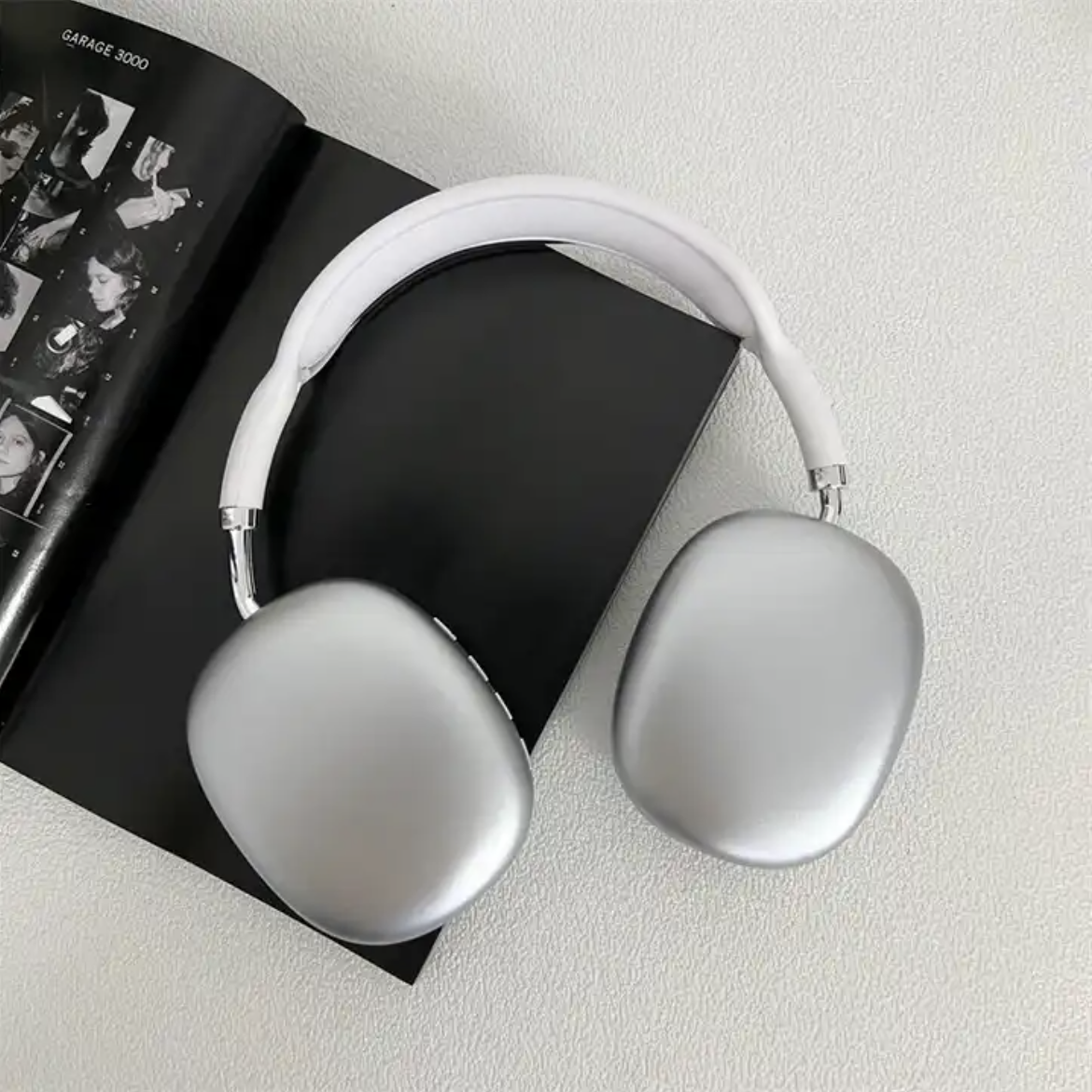 P9 Headphones 6 P9 Headphones in silver from top view